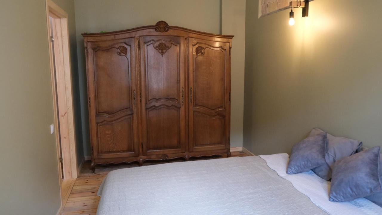 Historic Apartment With Wooden Floors In The Hearth Of Old-Town Рига Екстериор снимка