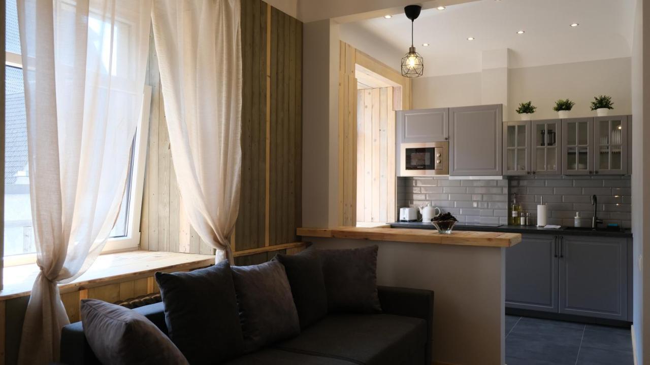 Historic Apartment With Wooden Floors In The Hearth Of Old-Town Рига Екстериор снимка