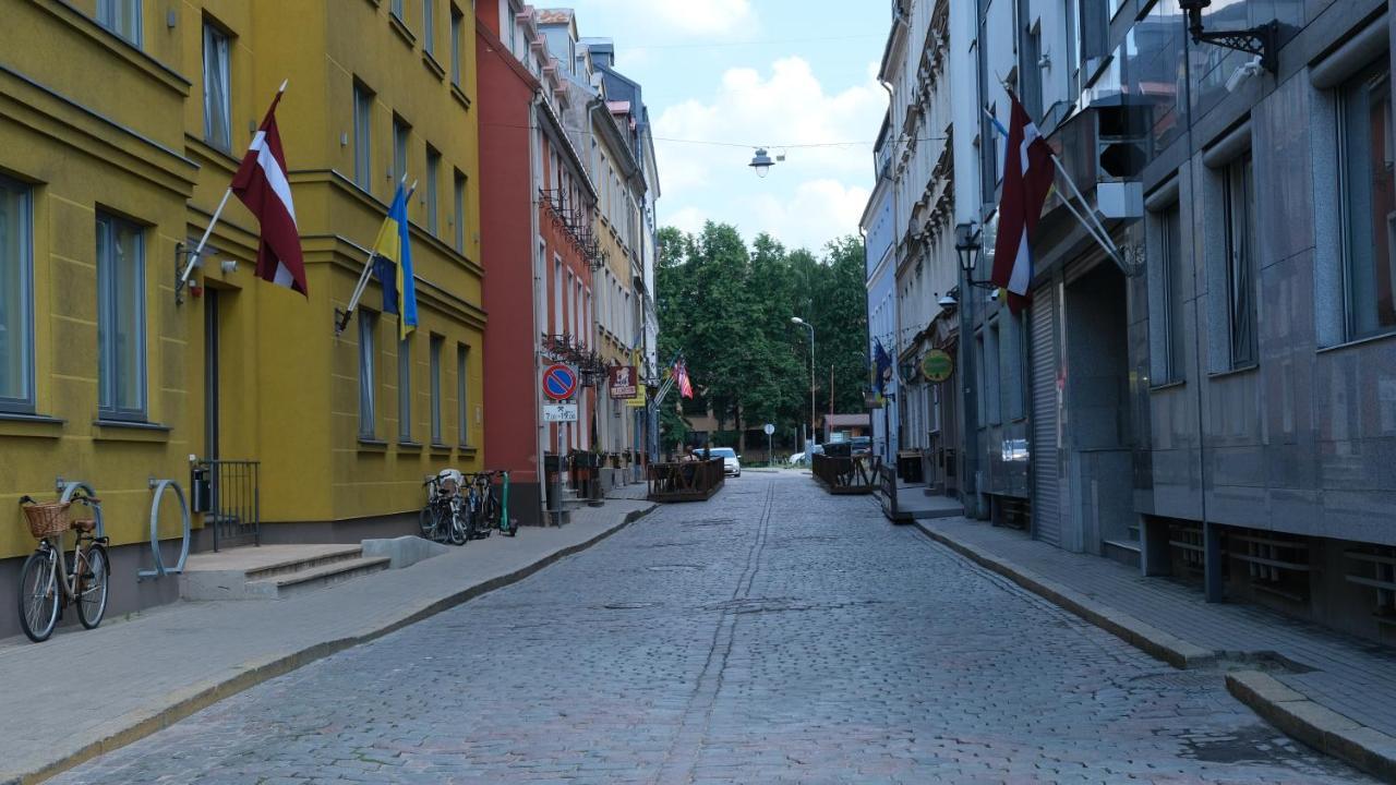 Historic Apartment With Wooden Floors In The Hearth Of Old-Town Рига Екстериор снимка