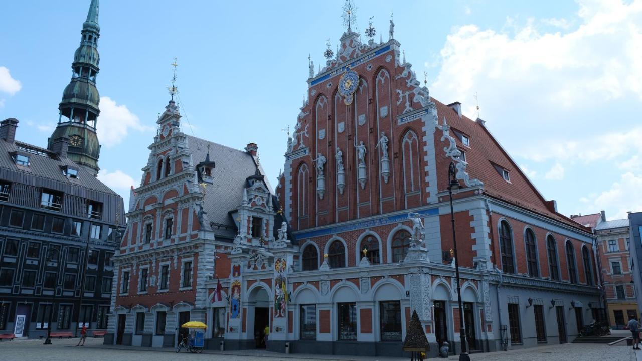 Historic Apartment With Wooden Floors In The Hearth Of Old-Town Рига Екстериор снимка