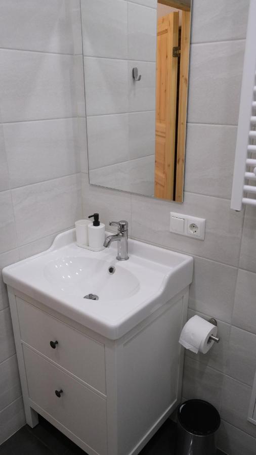 Historic Apartment With Wooden Floors In The Hearth Of Old-Town Рига Екстериор снимка